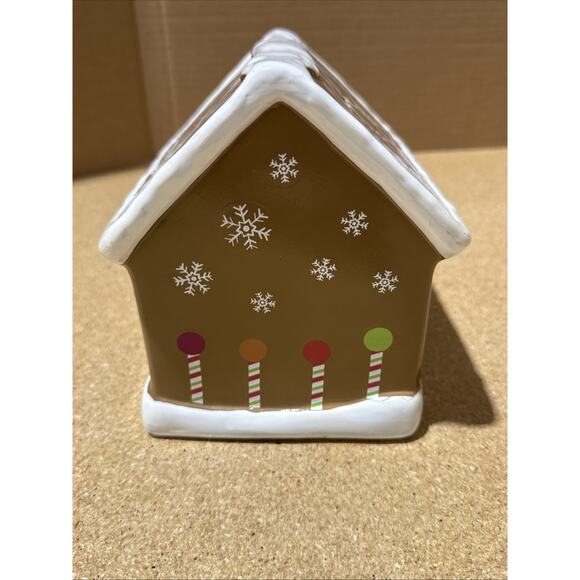 TARGET Room Essentials Gingerbread House Coin Bank – 2011 Target – 6x7x5 - Picture 5 of 9